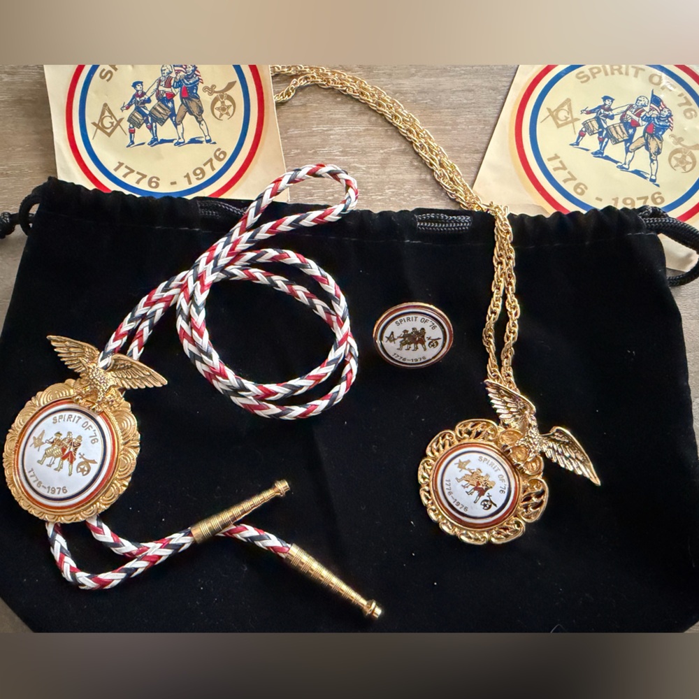 Vintage 1976 Bicentennial ‘Spirt of 76’ Set - Bolo tie, necklace, pin, stickers
